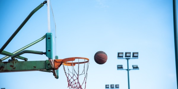 男篮热身赛：中国男篮力克荷兰 余嘉豪16+10胡明轩13分制胜三分