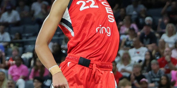 官方网站-炸裂！阿贾-威尔逊赛季22次砍至少20分15板 超查尔斯独占历史第一